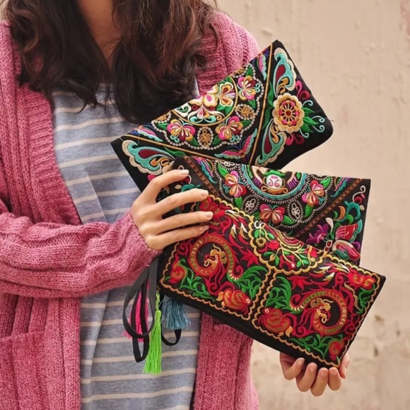 NEW| Boho Embroidered Flower Wristlet Clutch Handbag - Picture 2 of 11